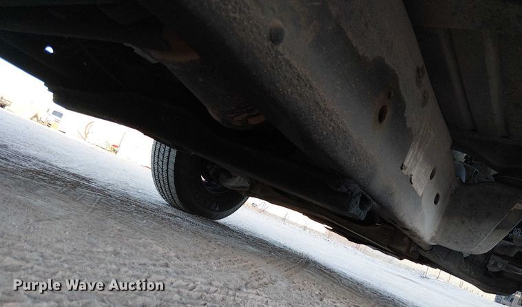 image for item EC1317 2006 Chevrolet Silverado 3500 flatbed pickup truck