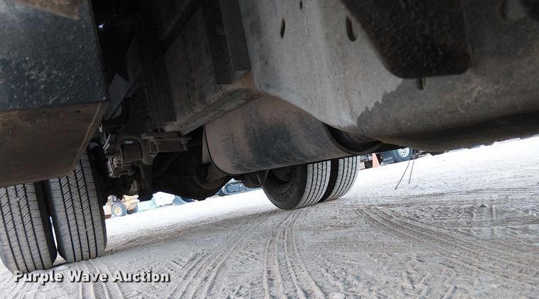 image for item EC1317 2006 Chevrolet Silverado 3500 flatbed pickup truck