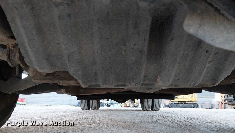 image for item EC1317 2006 Chevrolet Silverado 3500 flatbed pickup truck