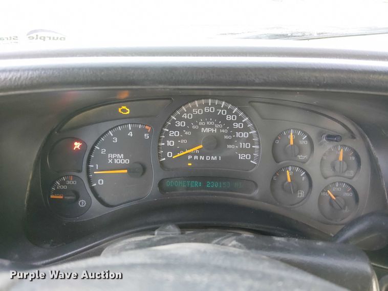 image for item EC1317 2006 Chevrolet Silverado 3500 flatbed pickup truck