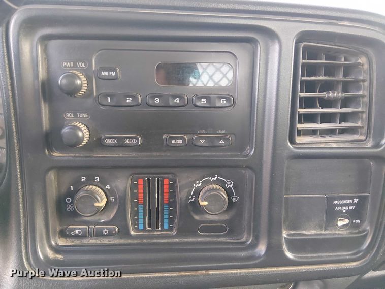 image for item EC1317 2006 Chevrolet Silverado 3500 flatbed pickup truck