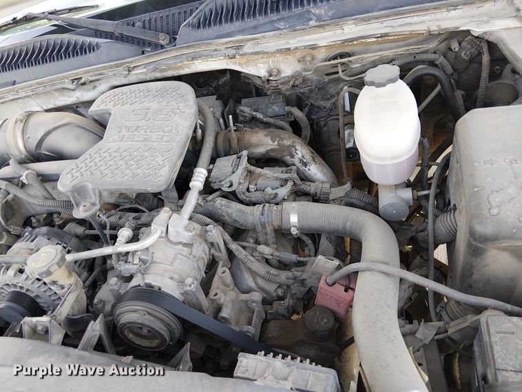 image for item EC1317 2006 Chevrolet Silverado 3500 flatbed pickup truck