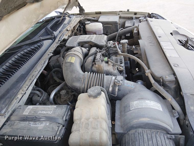 image for item EC1317 2006 Chevrolet Silverado 3500 flatbed pickup truck