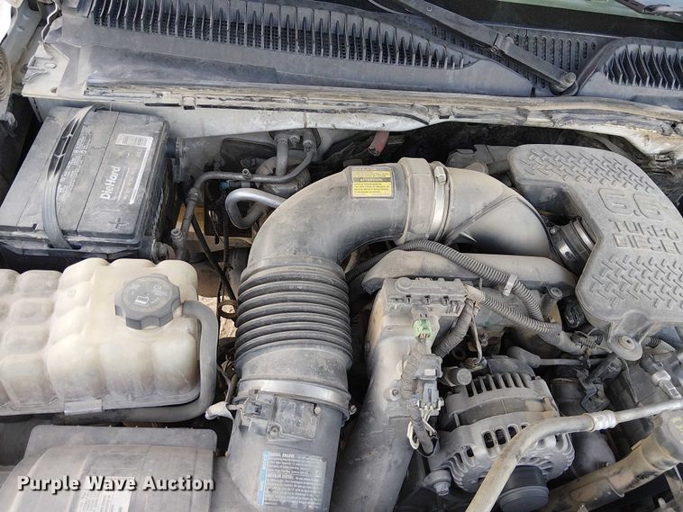 image for item EC1317 2006 Chevrolet Silverado 3500 flatbed pickup truck