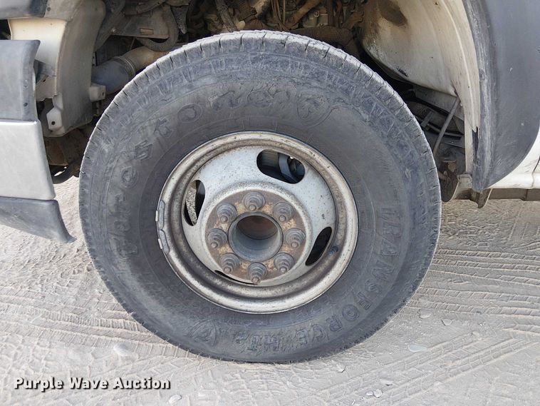 image for item EC1317 2006 Chevrolet Silverado 3500 flatbed pickup truck