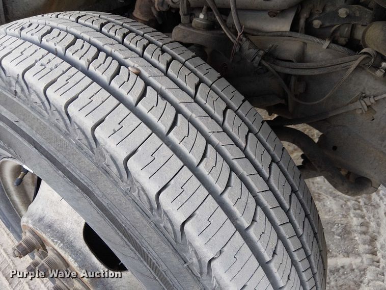 image for item EC1317 2006 Chevrolet Silverado 3500 flatbed pickup truck