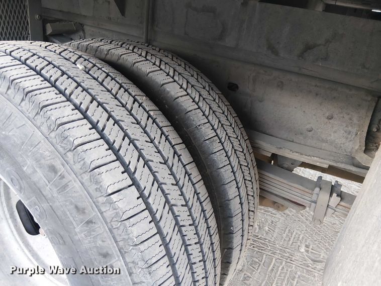 image for item EC1317 2006 Chevrolet Silverado 3500 flatbed pickup truck