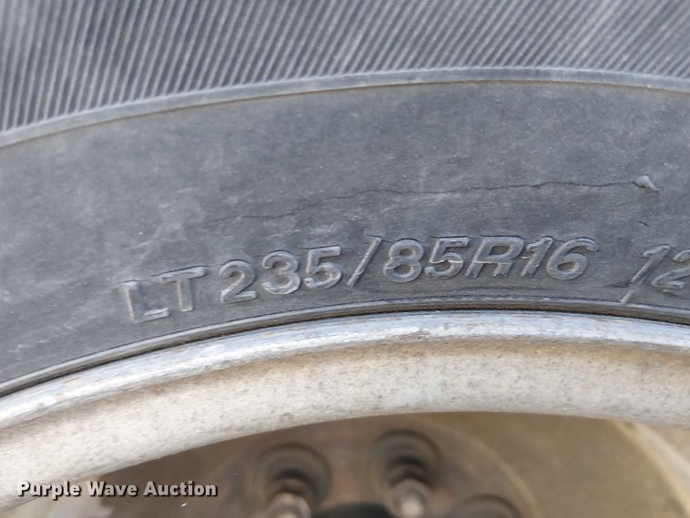 image for item EC1317 2006 Chevrolet Silverado 3500 flatbed pickup truck