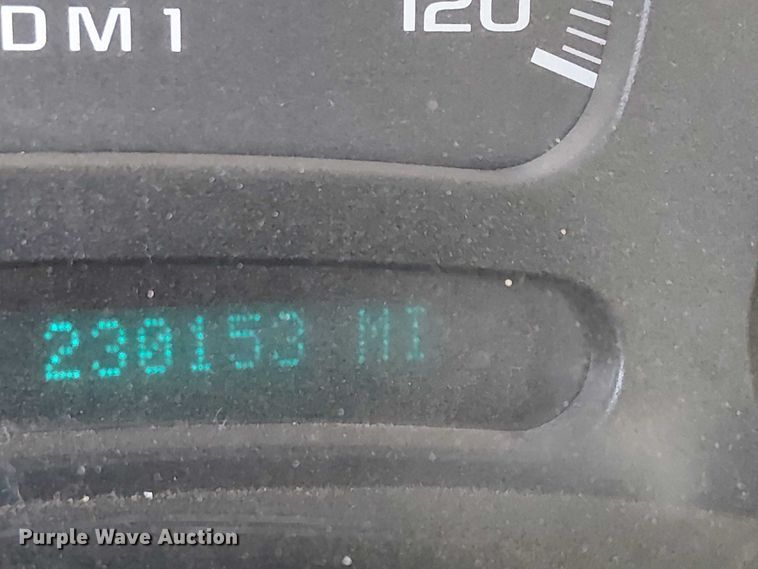 image for item EC1317 2006 Chevrolet Silverado 3500 flatbed pickup truck