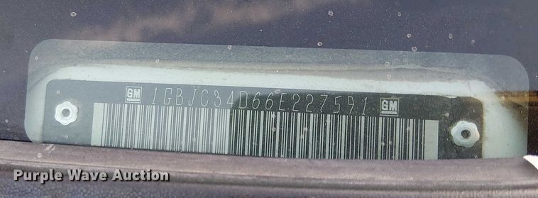 image for item EC1317 2006 Chevrolet Silverado 3500 flatbed pickup truck