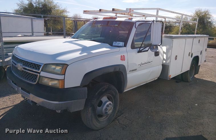 image for item EC1326 2005 Chevrolet Silverado 3500 utility bed pickup truck