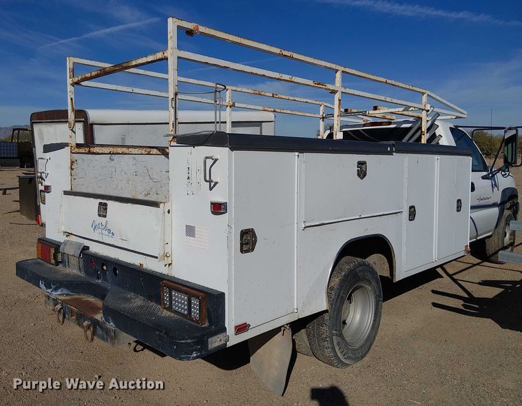 image for item EC1326 2005 Chevrolet Silverado 3500 utility bed pickup truck