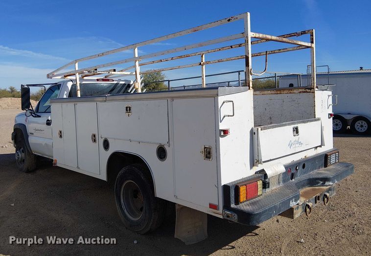 image for item EC1326 2005 Chevrolet Silverado 3500 utility bed pickup truck