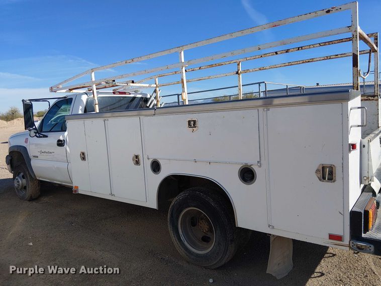 image for item EC1326 2005 Chevrolet Silverado 3500 utility bed pickup truck