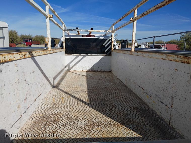 image for item EC1326 2005 Chevrolet Silverado 3500 utility bed pickup truck