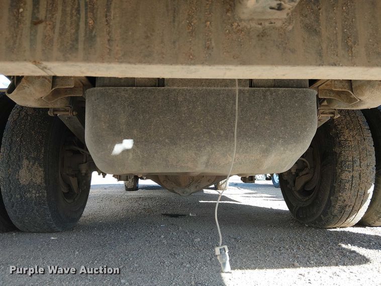 image for item EC1326 2005 Chevrolet Silverado 3500 utility bed pickup truck