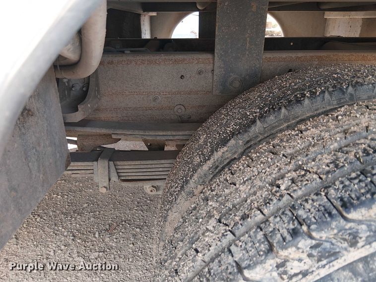 image for item EC1326 2005 Chevrolet Silverado 3500 utility bed pickup truck