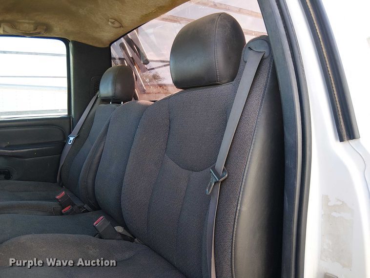 image for item EC1326 2005 Chevrolet Silverado 3500 utility bed pickup truck