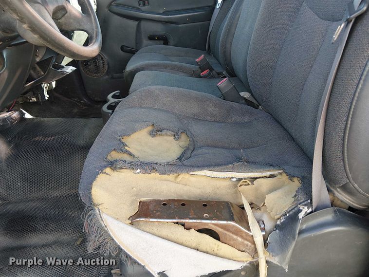 image for item EC1326 2005 Chevrolet Silverado 3500 utility bed pickup truck