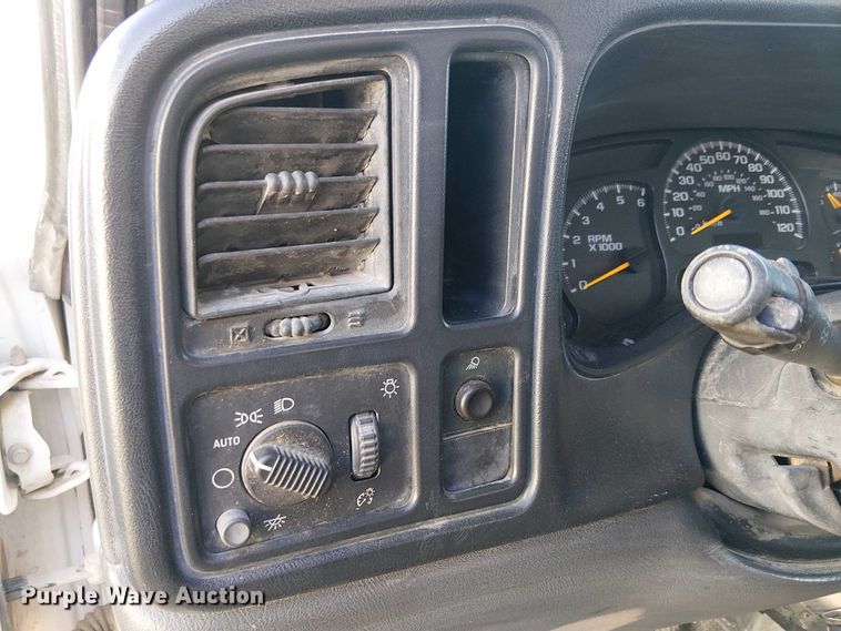 image for item EC1326 2005 Chevrolet Silverado 3500 utility bed pickup truck