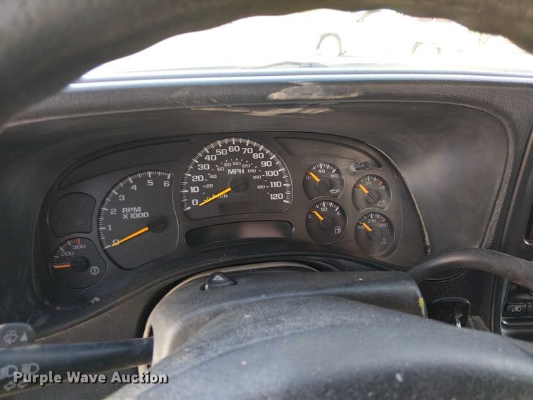 image for item EC1326 2005 Chevrolet Silverado 3500 utility bed pickup truck