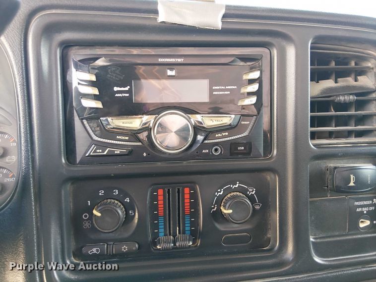 image for item EC1326 2005 Chevrolet Silverado 3500 utility bed pickup truck