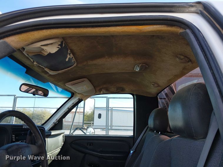 image for item EC1326 2005 Chevrolet Silverado 3500 utility bed pickup truck