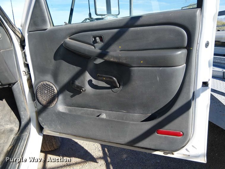 image for item EC1326 2005 Chevrolet Silverado 3500 utility bed pickup truck