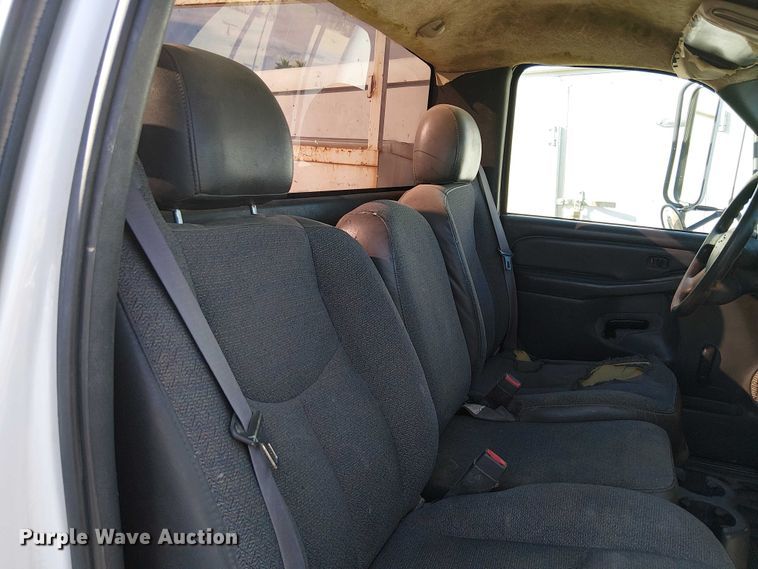 image for item EC1326 2005 Chevrolet Silverado 3500 utility bed pickup truck