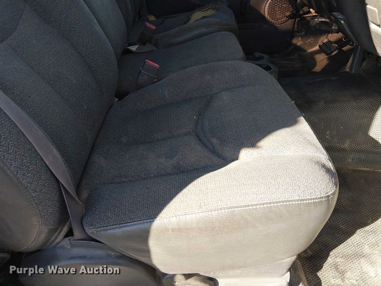 image for item EC1326 2005 Chevrolet Silverado 3500 utility bed pickup truck