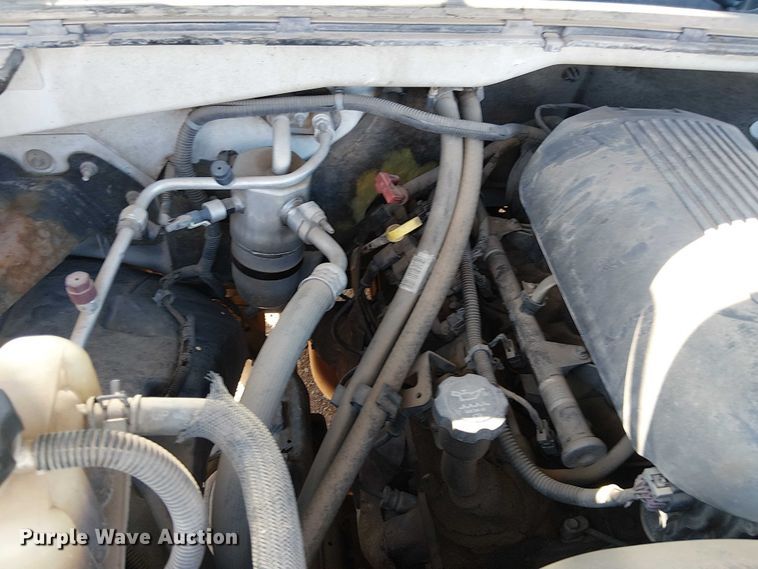 image for item EC1326 2005 Chevrolet Silverado 3500 utility bed pickup truck