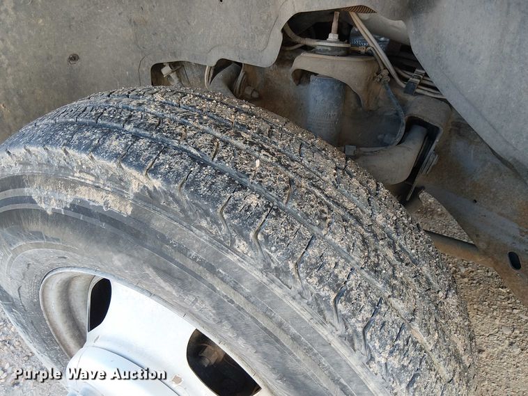 image for item EC1326 2005 Chevrolet Silverado 3500 utility bed pickup truck