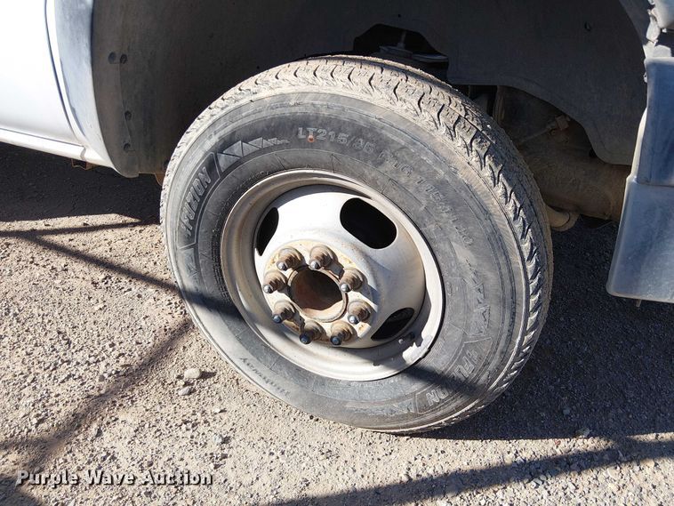 image for item EC1326 2005 Chevrolet Silverado 3500 utility bed pickup truck