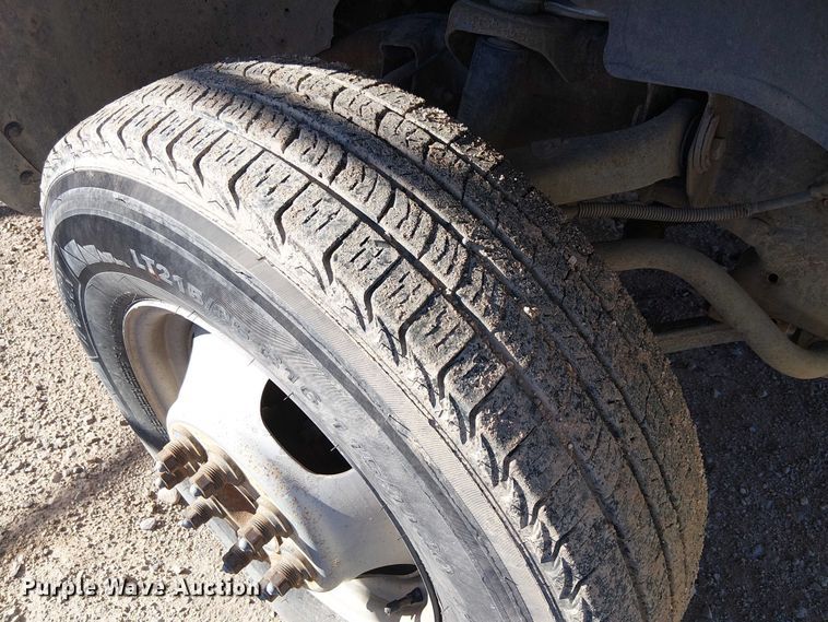 image for item EC1326 2005 Chevrolet Silverado 3500 utility bed pickup truck