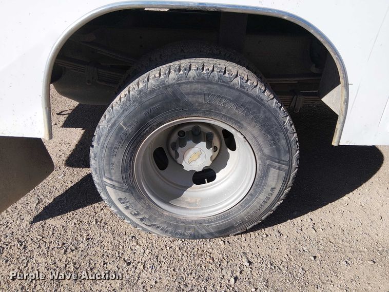 image for item EC1326 2005 Chevrolet Silverado 3500 utility bed pickup truck