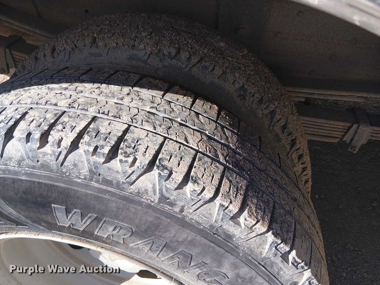 image for item EC1326 2005 Chevrolet Silverado 3500 utility bed pickup truck