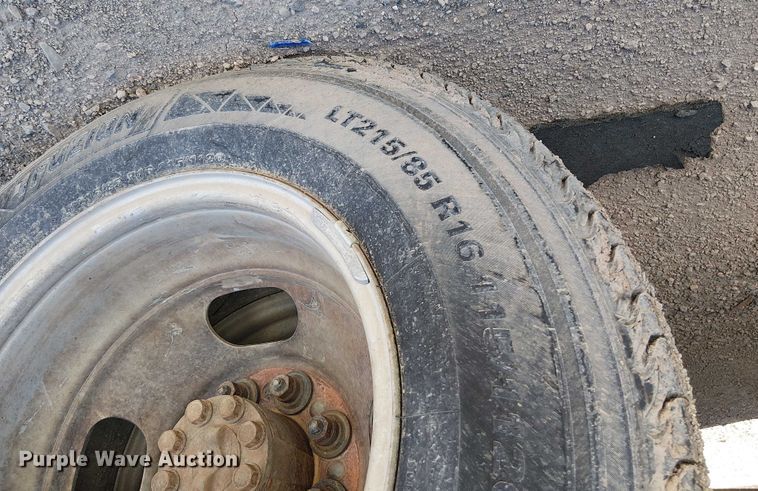 image for item EC1326 2005 Chevrolet Silverado 3500 utility bed pickup truck