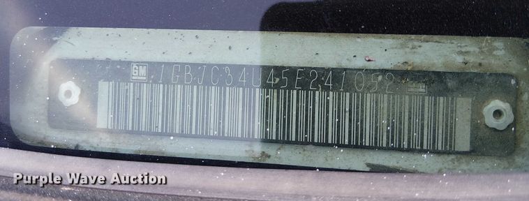 image for item EC1326 2005 Chevrolet Silverado 3500 utility bed pickup truck