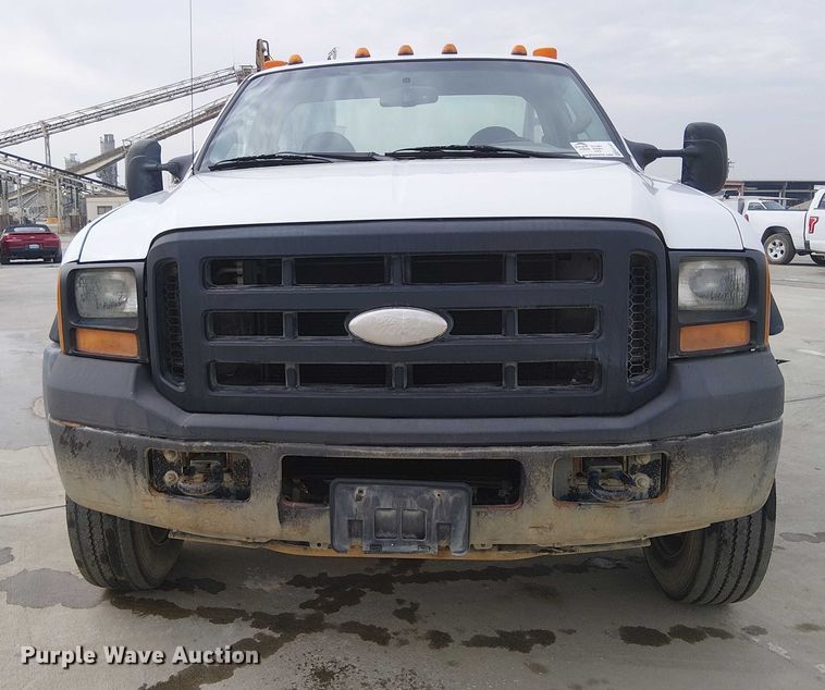 image for item EC1331 2006 Ford F450 Super Duty utility / service truck