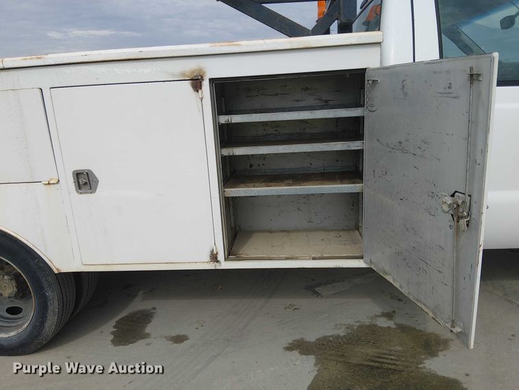 image for item EC1331 2006 Ford F450 Super Duty utility / service truck