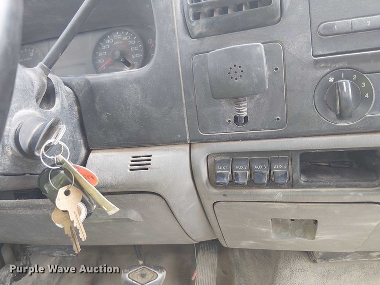 image for item EC1331 2006 Ford F450 Super Duty utility / service truck