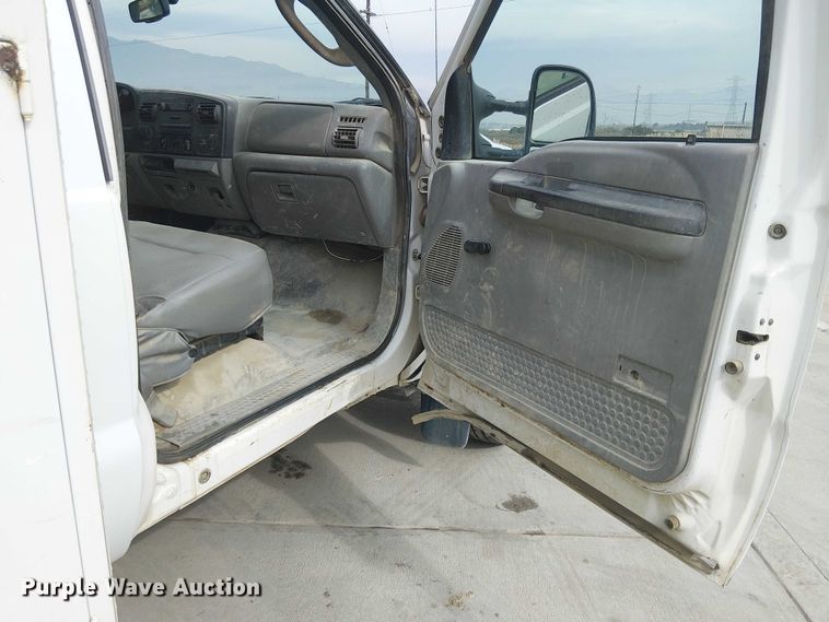 image for item EC1331 2006 Ford F450 Super Duty utility / service truck