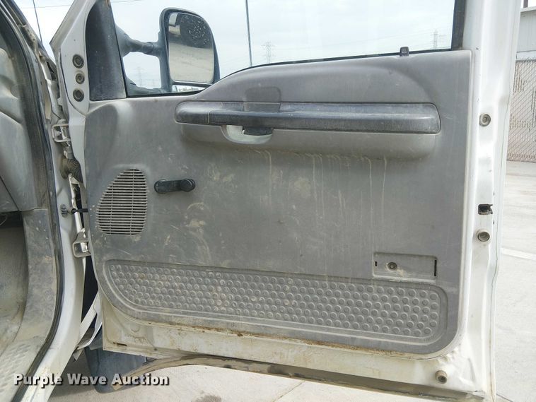image for item EC1331 2006 Ford F450 Super Duty utility / service truck