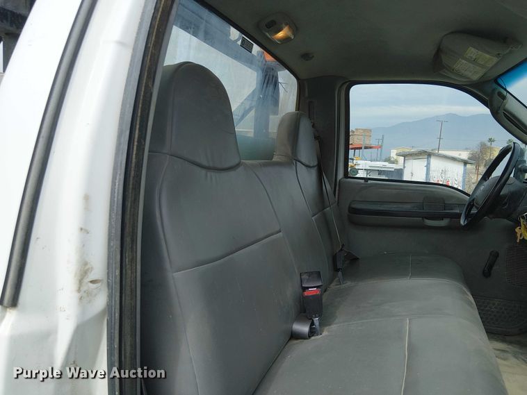 image for item EC1331 2006 Ford F450 Super Duty utility / service truck