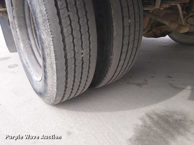 image for item EC1331 2006 Ford F450 Super Duty utility / service truck