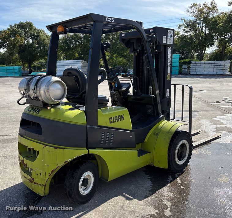 image for item EC3911 2015 Clark C25 forklift