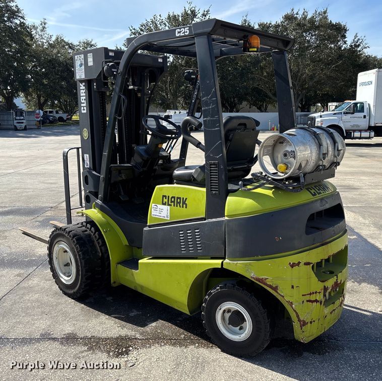 image for item EC3911 2015 Clark C25 forklift