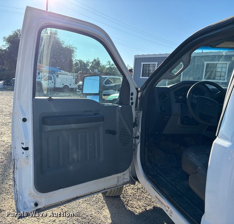 image for item EC8076 2015 Ford F450 truck cab and chassis