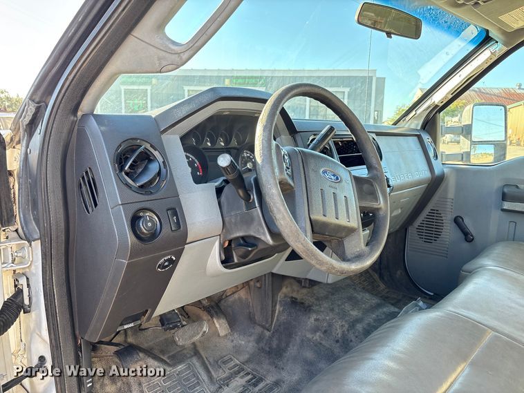 image for item EC8076 2015 Ford F450 truck cab and chassis