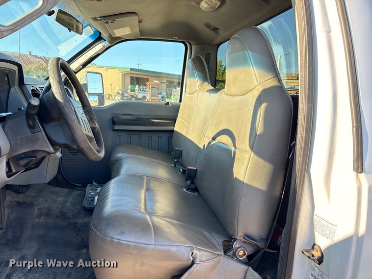 image for item EC8076 2015 Ford F450 truck cab and chassis